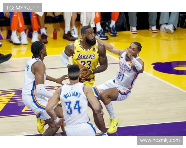 湖人队与雷霆队青少年篮球赛精彩对决引发热议