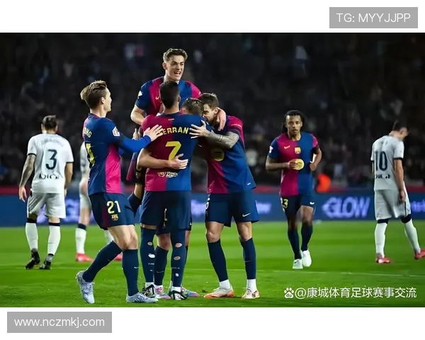 莱万领衔新一届足球盛宴展现超凡实力与团队默契的精彩瞬间