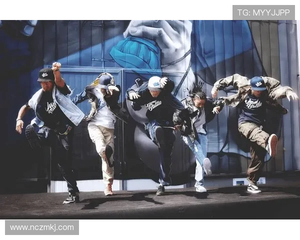 重庆街舞队创下耐力新纪录引发热议街舞文化再创新高